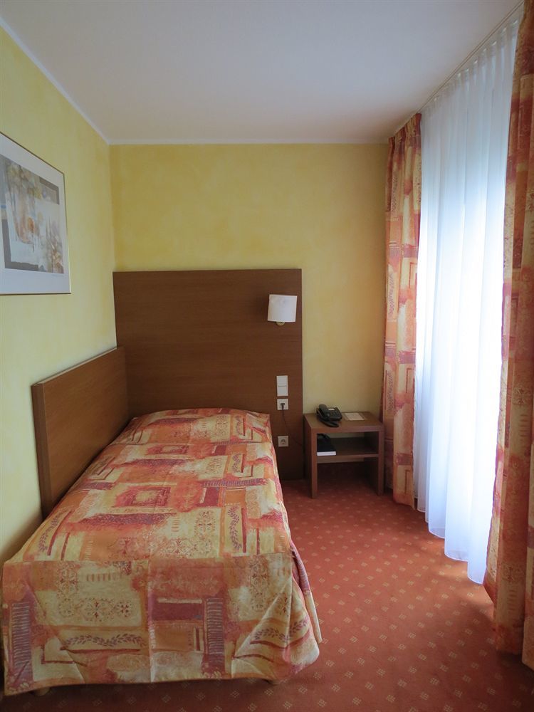 Hotel Rega שטוטגרט מראה חיצוני תמונה