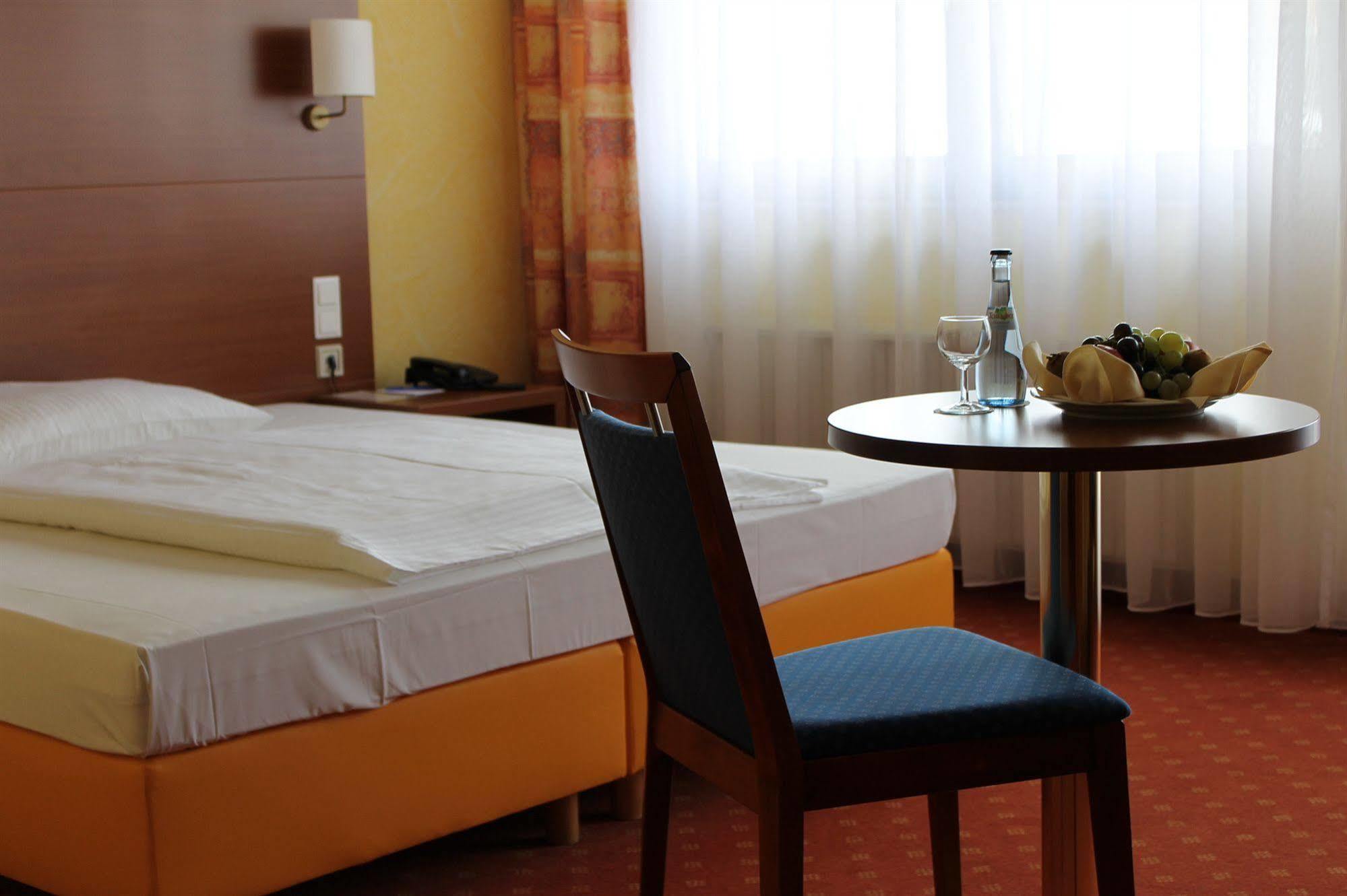 Hotel Rega שטוטגרט מראה חיצוני תמונה
