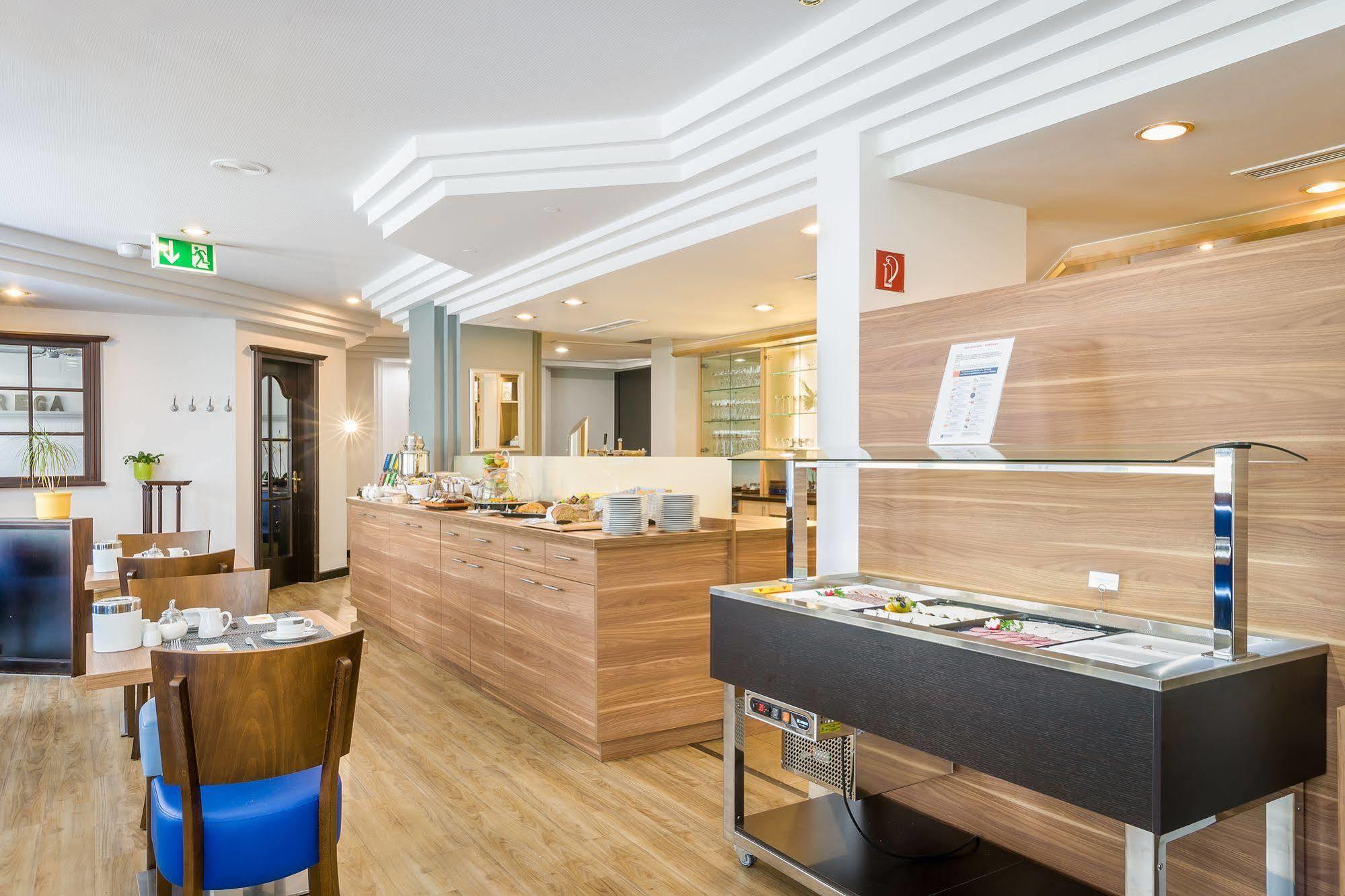Hotel Rega שטוטגרט מראה חיצוני תמונה